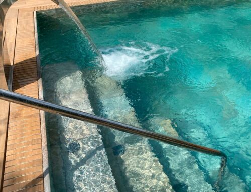 Construcción piscina de obra con revestimiento gres porcelánico