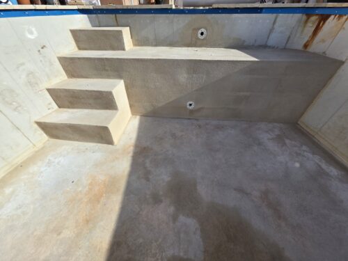 Construcción banco y escaleras en piscina Mallorca